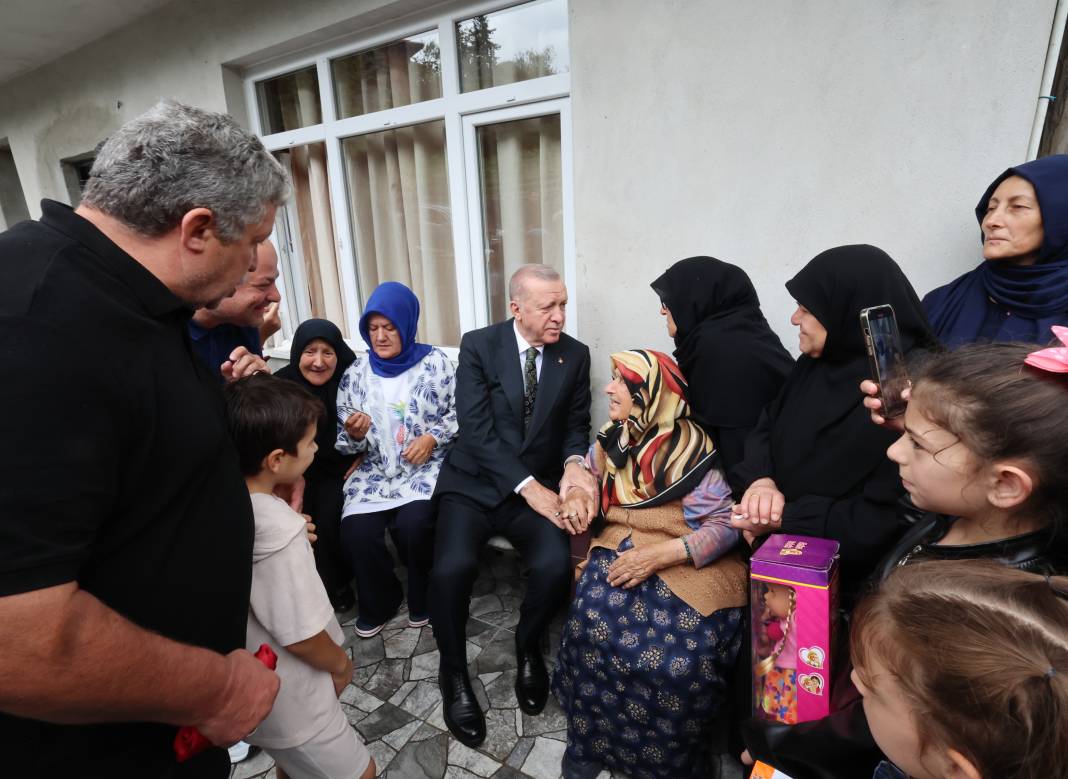 Erdoğan memleketi Güneysu'da: Komşularını ziyaret etti 14